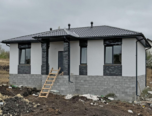 Дом из газоблока и комбинированной отделкой в Москве